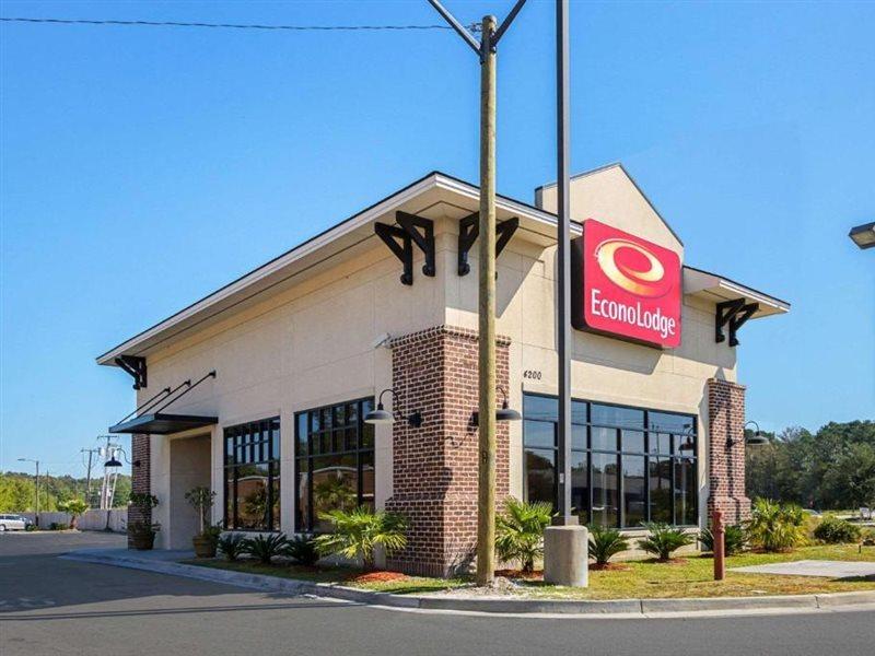 Econo Lodge Savannah Bagian luar foto