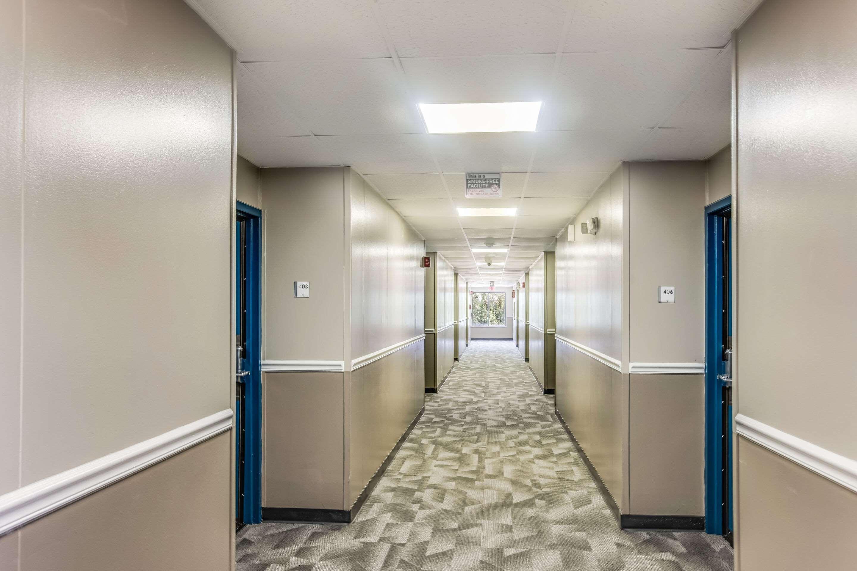 Econo Lodge Savannah Bagian luar foto
